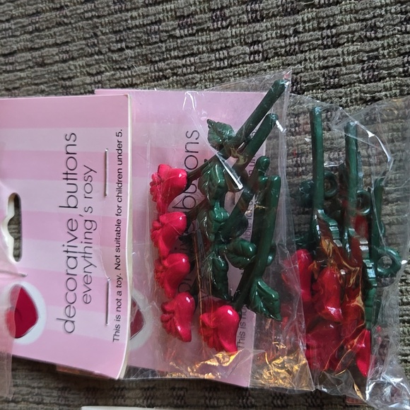 Button bundle - 7 pkgs - Picture 3 of 5